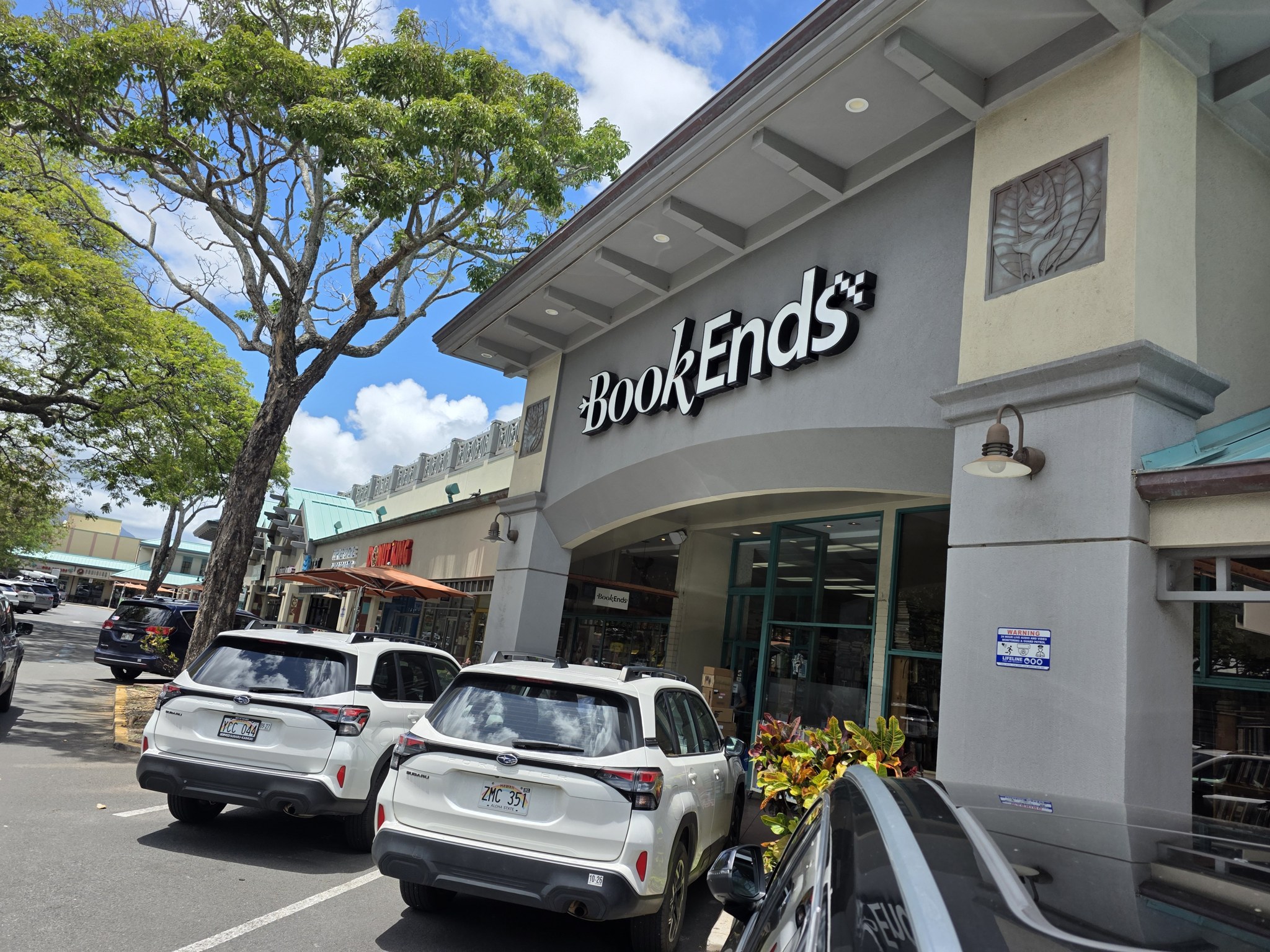 BookEnds bookstore storefront in Kailua, Hawaii