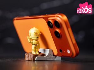 Peekos logo above a close-up of a Star Wars C-3PO figure holding a smartphone alongside licensed mobile accessories and phone grips.