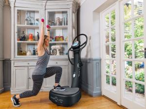 Woman using the new and improved Power Plate my5