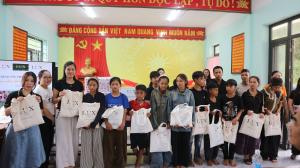 Distribution de fournitures scolaires aux élèves de Rao Con