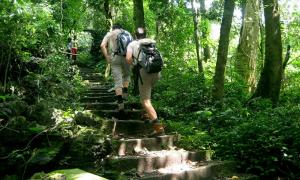 Il programma può includere visite culturali e incontri con le comunità locali viaggi su misura vietnam