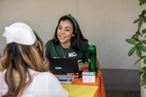 Student applying to college at Latino College Expo™