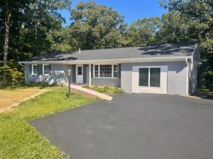 4BR/3BA single-level brick home on 1.07± acres in one of Prince William County's most desirable rural communities. The home measures 1,734± sf. and features an eat-in kitchen (all appliances convey), large pantry, living/family room featuring a built-in linear fireplace