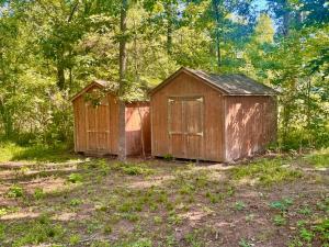 4BR/3BA single-level brick home on 1.07± acres in one of Prince William County's most desirable rural communities. The home measures 1,734± sf. and features an eat-in kitchen (all appliances convey), large pantry, living/family room featuring a built-in linear fireplace
