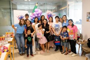Surrogates, their children, and Miracle Surrogacy coordinators at the Foundation event in Merida