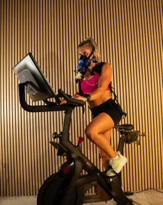 Athlete performing a VO2 Max test on a stationary bike at The PRO2COL in Nashville, Tennessee.