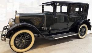 1929 Franklin Series 11 automobile, a 1992 Classic Car Club of America original car award winner, dark green with black fenders, made by the H.H. Franklin Mfg Co. Sold for $13,200