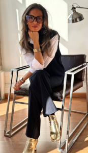 Portrait of Ainhoa Fernández Moreira, curator and art advisor, appointed Lead Curator of AXYNAO, the Fort Lauderdale architectural placement platform for contemporary art.