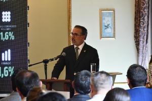 Gustavo Manrique, presidente do Premios Verdes, durante apresentação do anúncio de Cuenca como cidade-sede da edição 2026 do evento.