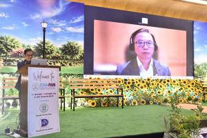 Philip Peng delivering online lecture