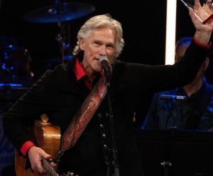 Billy Dean receives Josie Award