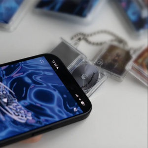 From a simple tap of the phone on this mini-CD, the fan accesses the linked experience