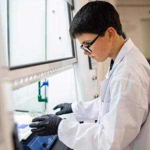 Webb student conducts a science experiment in a laboratory on The Webb Schools campus.