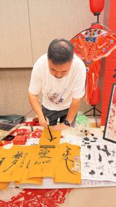  Ming Ye creating cross-script calligraphy at Culture Night in Richmond, Texas