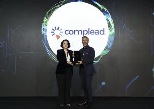 complead team receiving the Deloitte Technology Fast 50 Türkiye 2026 award on stage