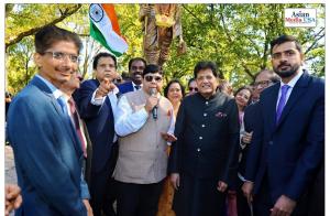 Hiten Bhuta with community leaders and participants during a Gandhi Jayanti gathering in Chicago.