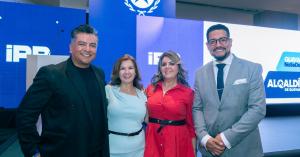 Pepe Xicohtencatl, Claudia Santa Cruz, Marielkis Salazar y Omar Dimitrakis durante iPR Summit 2026 en Guayaquil.