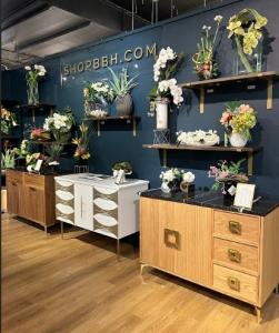 Barrett Bergmann Home dazzles trade buyers with an exclusive collection of bespoke designs: including highly stylized Bath Vanities, a Custom Bedding Program with luxurious Linens, Pillows, and Throws, a curated variety of real-touch Floral Arrangements, 