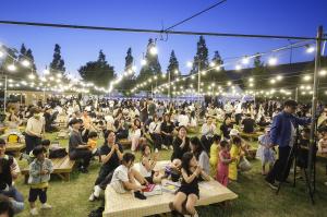 圖說:每年10月於華明生態公園舉行的「星海釜山夜間市集」,以洛東江畔為活動舞台。