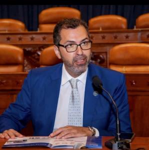 Ayman ElTarabishy speaking at an international entrepreneurship event.