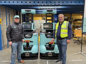 Emil Hauch Jensen & Odin Kudahl Skovsted, founders of The Mobile Robot Company ApS with two of the company's J1600 self-driving pallet jack