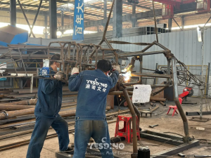 Yesdino - Workers Welding Dinosaur Steel Frame