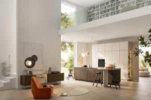 Open plan kitchen with a Havana Walnut island and Cashmere tall cabinets, Nolte Manhattan Havana Walnut and Soft Lack Cashmere, Aksesuar Design