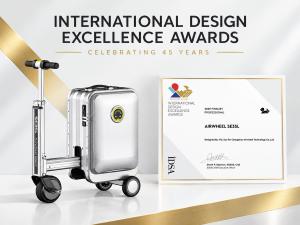 Airwheel SE3SL smart cabin luggage, winner of the International Design Awards, featuring a sleek aluminum design with connected smart mobility controls for effortless luxury travel.