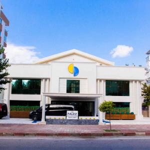Exterior of Smile Dental Turkey clinic building in Antalya