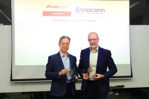 Aven Lou, GM at Ennoconn Corporation and Chairman of Ennoconn Suzhou, and Konrad Garhammer, COO & CTO at congatec, are excited about the extended partnership (from left to right).