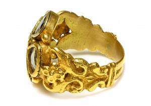 16th-century Renaissance high-karat gold ring with table-cut diamonds and a central ruby