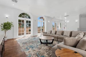 A shared living space at Alta Centers, a luxury drug and alcohol rehab in Los Angeles offering medical detox and residential treatment.