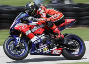 Andy racting his Oregon Motorcycle Attorney road racing motorcycle in MotoAmerica super stock