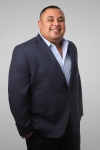 Kelvin Veras Real Estate Headshot