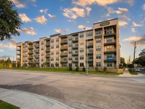 Exterior shot of a five-story apartment building.