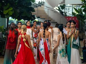 （Runway presentation at L’Espace Puerto Rico 2026. Designer: Ismenia Rodríguez (@ismerodriguez). Photography: @arthaus.photography.）