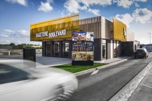 Outside view of the Bageterie Boulevard fast-food restaurant