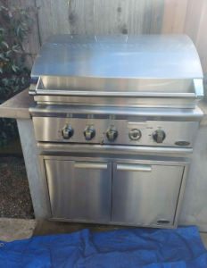 Outdoor-BBQ-grill-cleaning