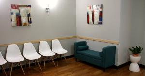 Waiting room at Therapy24x7's Brooklyn Heights therapy office, 26 Court Street, Brooklyn