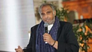 Gavin Rajah, closing speaker, addresses creativity and African identity in the airport experience. Photo: Elvis Nyelenzi