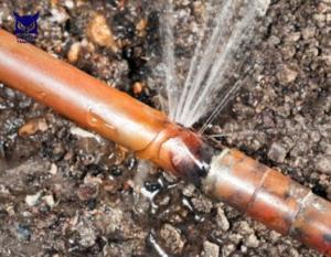 Water spraying from a split copper pipe