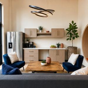 The lounge at Heights Behavioral Health, where clients gather each program day for a chef-prepared lunch in a calm, residential setting.