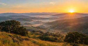 Sunrise over the rolling hills of the Temecula Valley in Southern California, representing a new beginning in addiction recovery