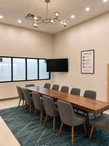Group therapy room at Heights Behavioral Health in Houston, home of the evening intensive outpatient program for substance use