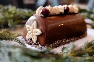 holiday chocolate cake