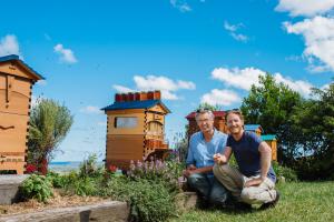 No life is sustainable without bees. Traditional beekeeping can be harsh on bees, even crushing them when honey is extracted. Bees are too important to lose. We wanted to design something that would make harvesting honey much gentler on bees.