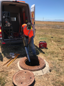 Electro Scan Operator inserts FELL probe into a Union Sanitary District large diameter sewer.