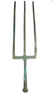 Huge circa 3rd-1st century BC Hellenistic bronze trident, 48 ½ inches by 12 ½ inches, of heavy construction with three long tines, each with a rectangular profile (est. $4,500-$6,000).