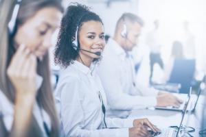 Phone support person helping with e-learning issues