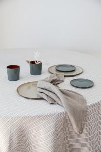 Linen tableclotchs and towels dodesignstore.dk